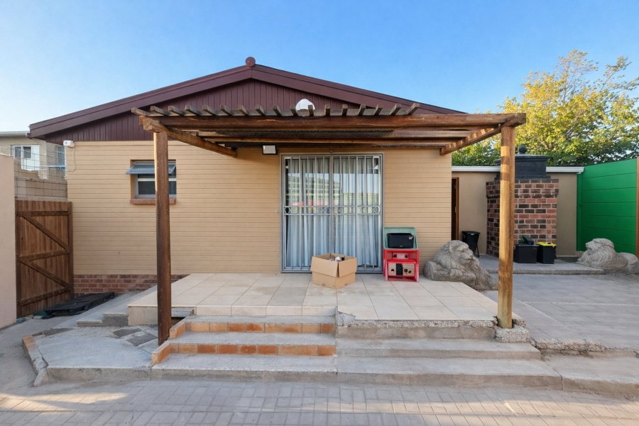 5 Bedroom Property for Sale in Bothasig Western Cape